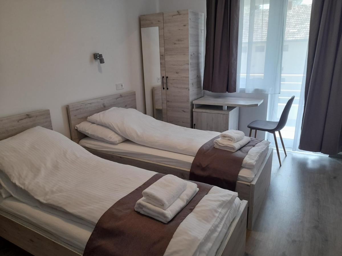 Orion Panzio Bed & Breakfast Hajduszoboszlo Exterior photo