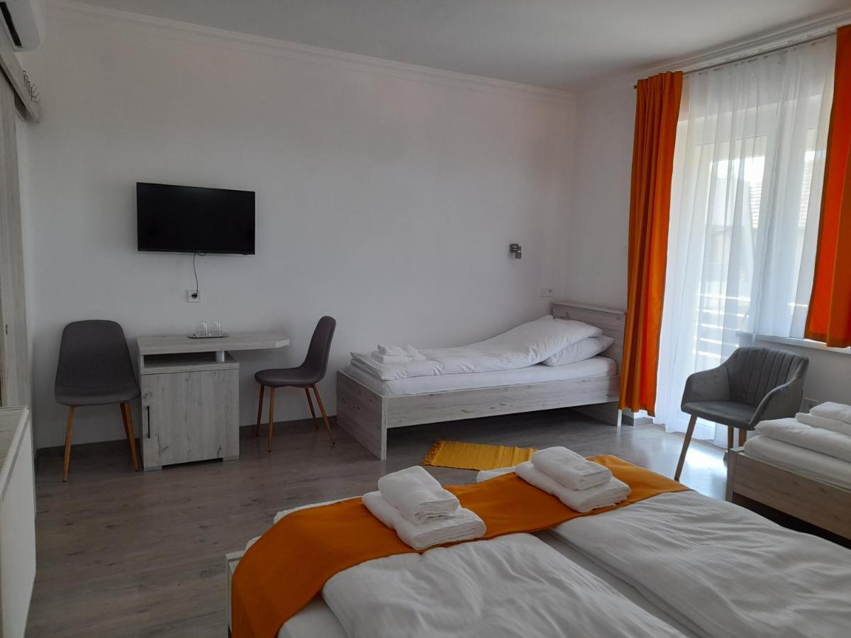 Orion Panzio Bed & Breakfast Hajduszoboszlo Exterior photo