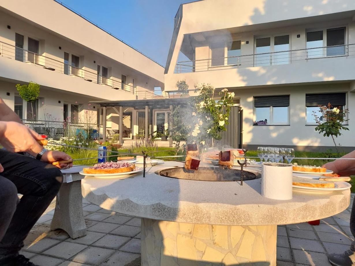 Orion Panzio Bed & Breakfast Hajduszoboszlo Exterior photo